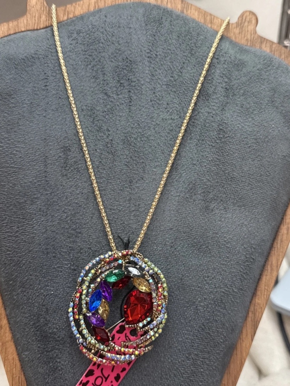 Betsy Johnson rare Multicolor Crystal Wreath Pendant brooch Necklace - - Picture 6 of 14
